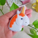 THEODORE – Broche unicornio naranja - Imagen 2
