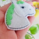 THEODORE – Broche unicornio verde - Imagen 3