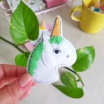 THEODORE – Broche unicornio verde