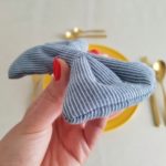 CARRIE – Pasador lazo mullido rayas azul - Imagen 2