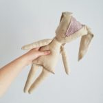 FRAMBOISE – Peluche conejo vestido galgos - Imagen 9