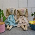 FRAMBOISE – Peluche conejo vestido galgos - Imagen 11