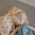 FRAMBOISE – Peluche conejo vestido galgos - Imagen 13