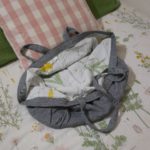 UXÍO – Bolsa saco gris y flores - Imagen 3