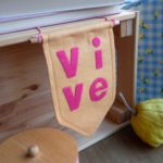 BASTIAN – Banderita "vive" - Imagen 2