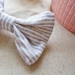 CARRIE – Pasador lazo mullido rayas gris - Imagen 2