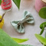 CARRIE – Pasador lazo mullido verde - Imagen 3