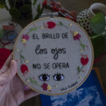 KATARINA – Bastidor "Lola Flores" con fondo beis - Imagen 6