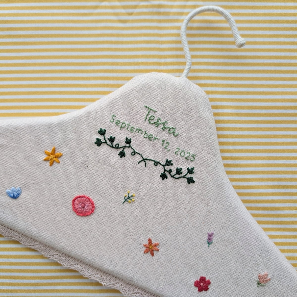 JIMENA – Percha para boda personalizada, hecha por encargo - Imagen 10